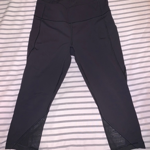 Lululemon Black Cropped Leggings with Pockets - Picture 1 of 4